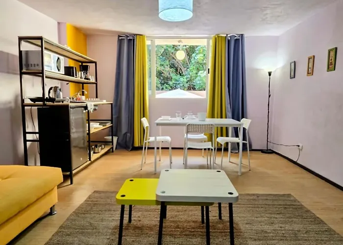 Amarilla Amplia, Iluminada Hasta 6 Viajeros Holiday home *
